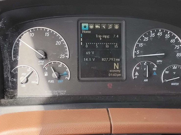 2019-freightliner-cascadia-126-image-34