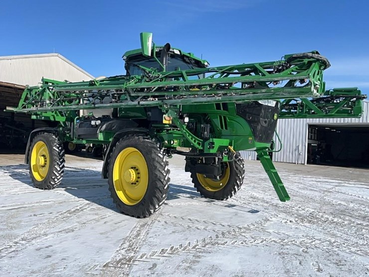 2023-john-deere-410r-image-3