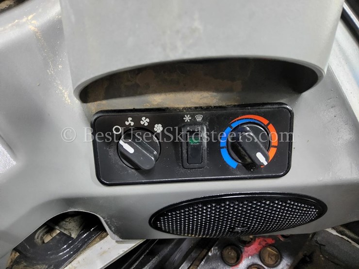 2022-bobcat-t870-image-31