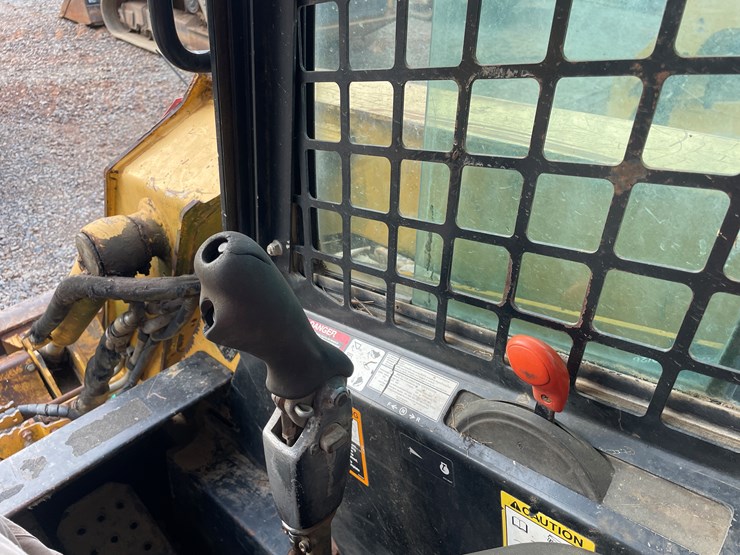 2006-deere-325-image-35