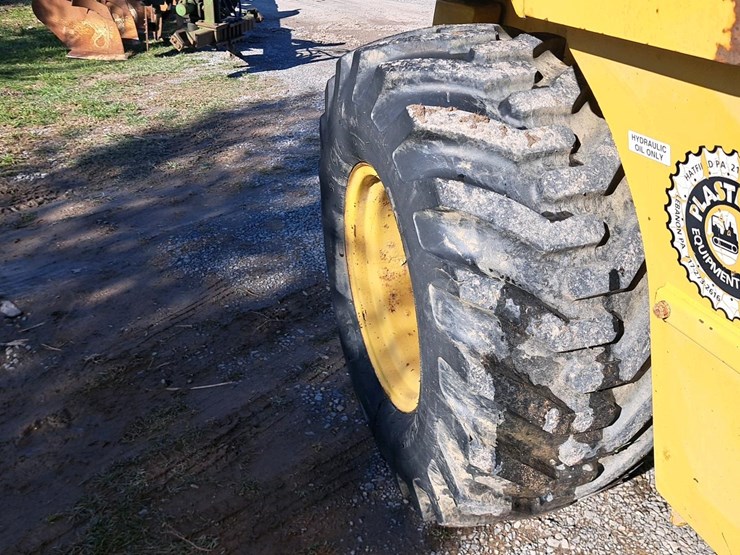 2001-deere-244h-image-36