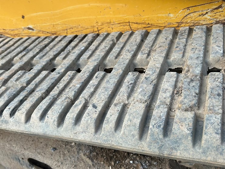 2011-deere-333g-image-62