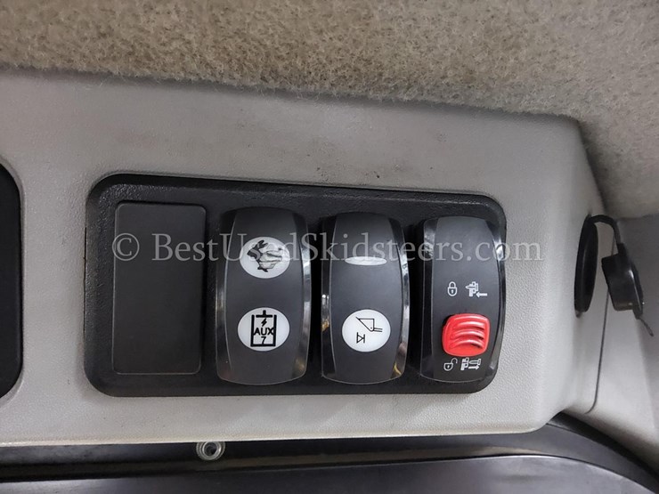 2015-caterpillar-272d2-image-23