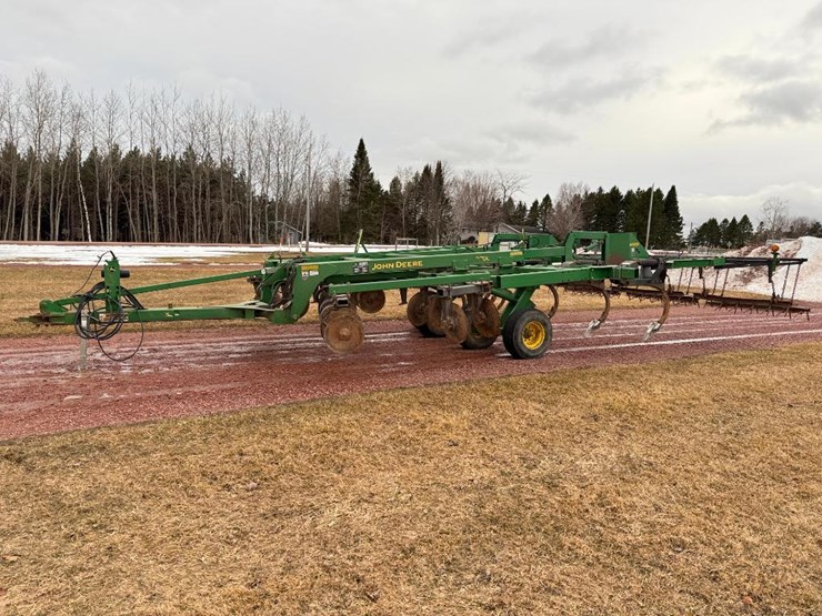 john-deere-2700-image-1