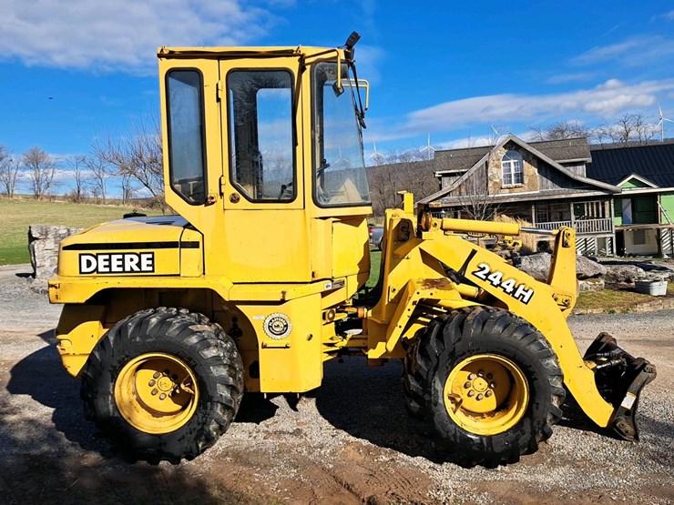 2001-deere-244h-image-5