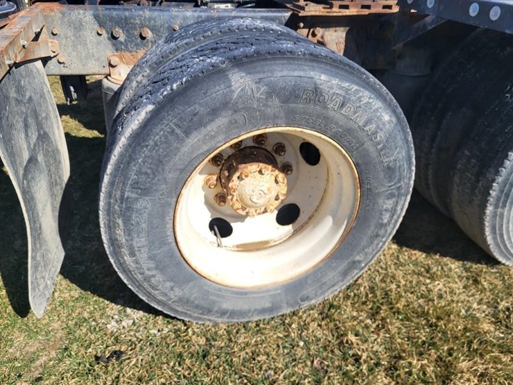 1995-ford-l9000-tandem-axle-day-cab-semi-image-32