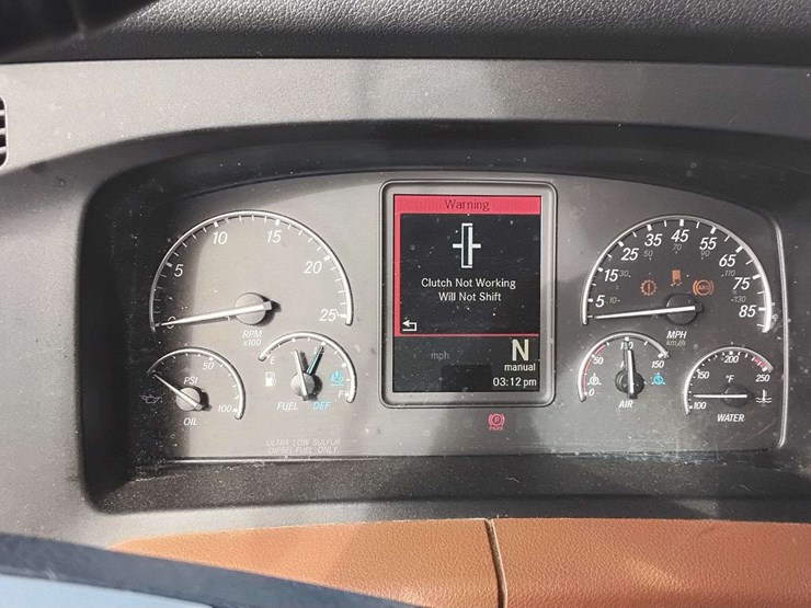 2018-freightliner-cascadia-126-image-15