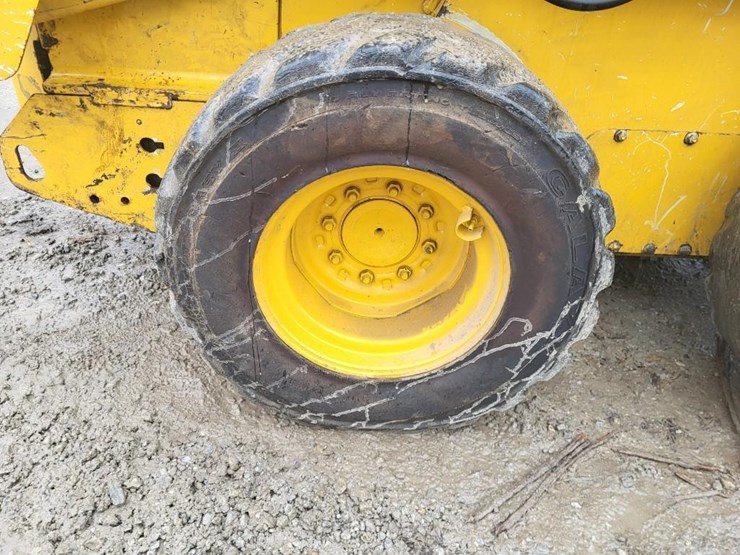 deere-320-image-30