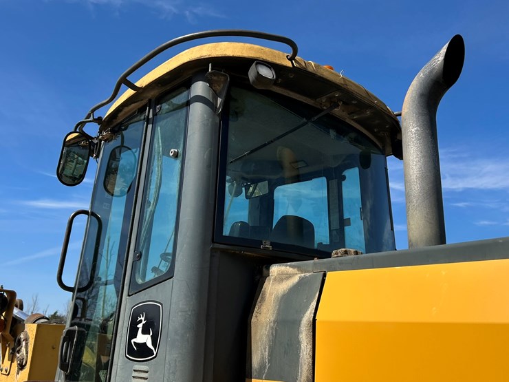 2010-deere-544k-image-66