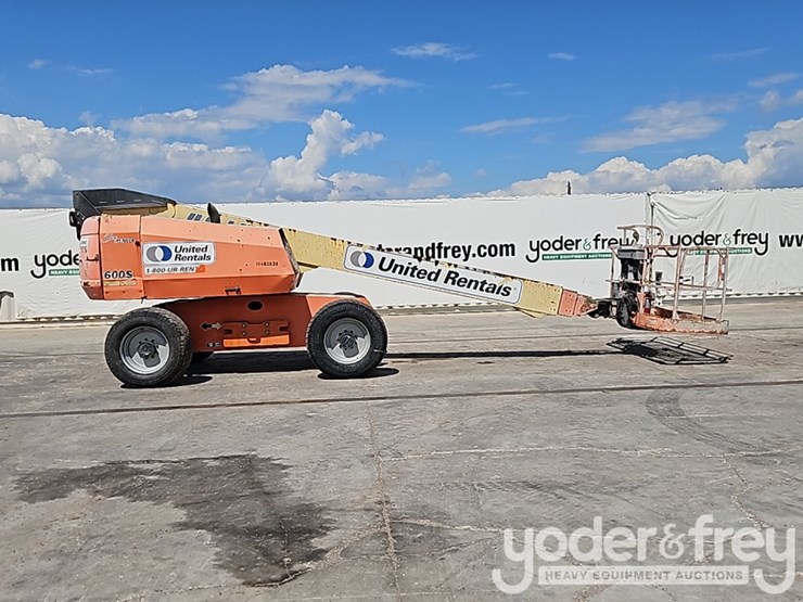 2016-jlg-600s-image-6