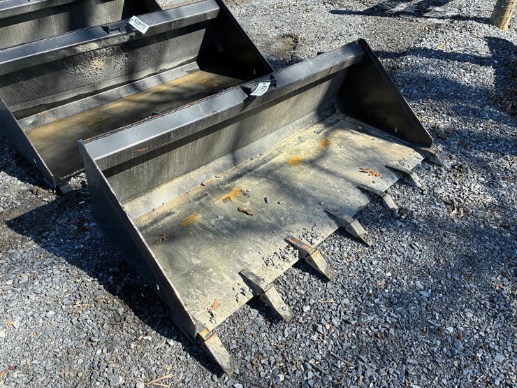 wildcat-74"-skid-steer-tooth-bucket-image-1