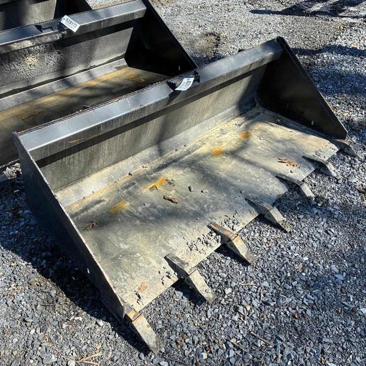Wildcat 74" Skid Steer Tooth Bucket