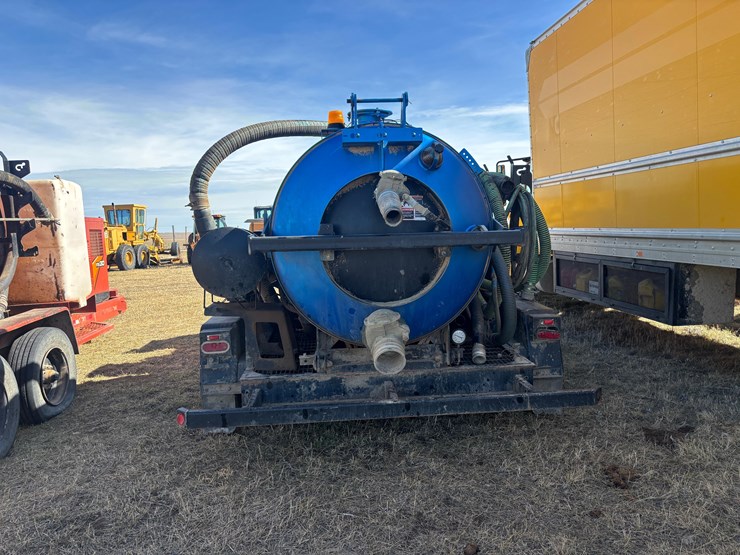 ditch-witch-vac-trailer-image-5