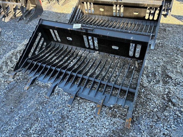 wildcat-68"-skid-steer-skeleton-tooth-bucket-image-2