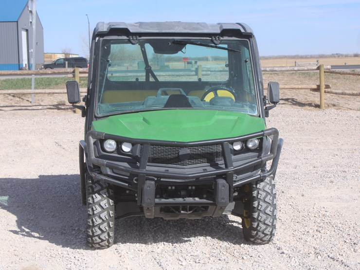 2019-john-deere-gator-image-7