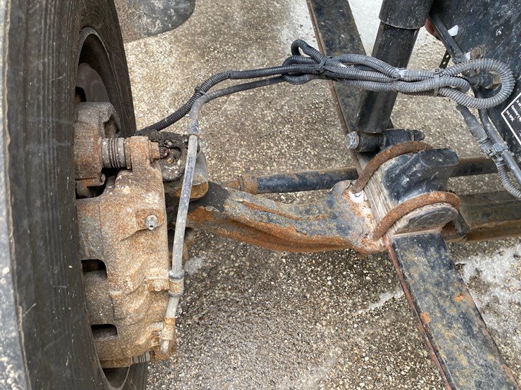 2016-peterbilt-325-image-34