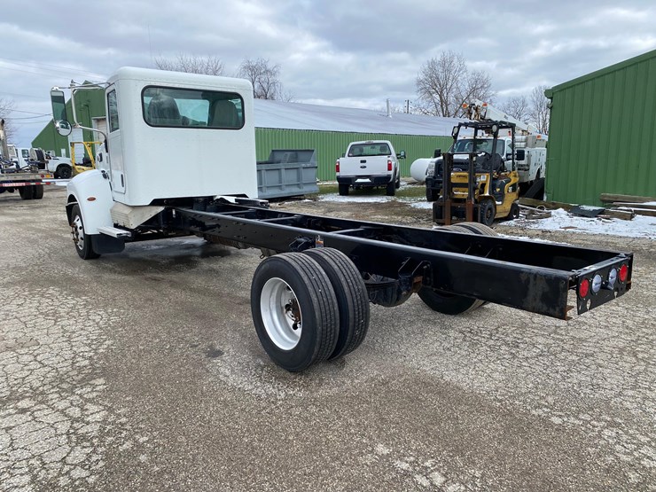 2016-peterbilt-325-image-5