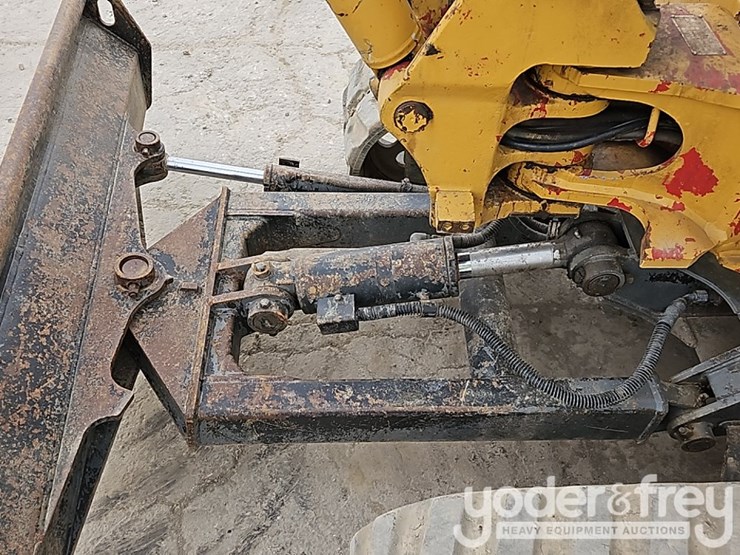 2014-takeuchi-tb235-image-29