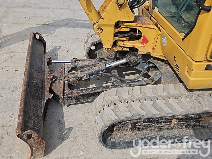 2014-takeuchi-tb235-image-7