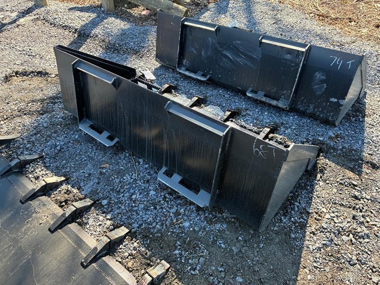 wildcat-68"-skid-steer-tooth-bucket-image-4