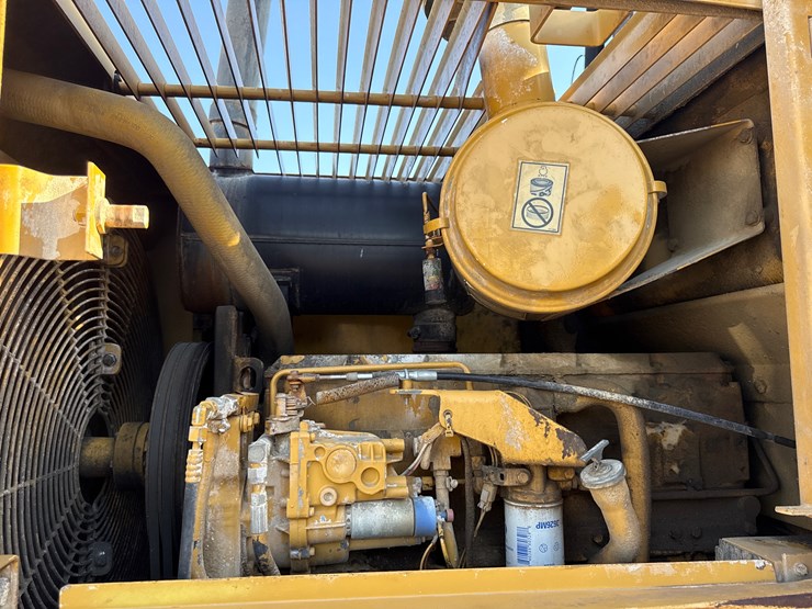 caterpillar-it28f-image-13