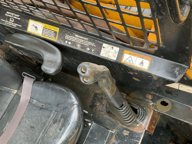 2003-deere-ct332-image-12