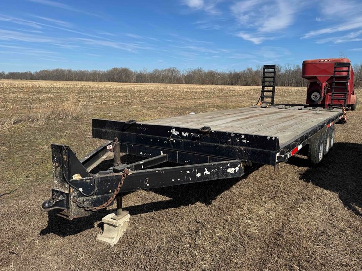 tri-axle-flat-deck-trailer,-ramps,-ball-hitch,-20'-x-8'-image-3