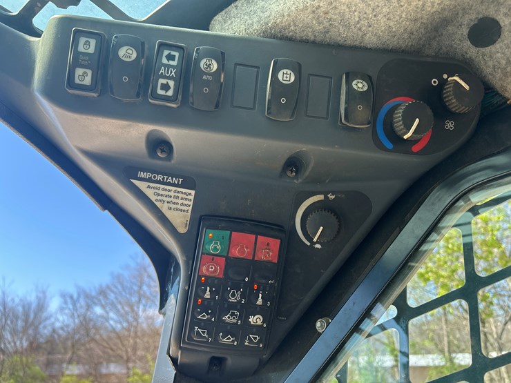 2015-deere-333e-image-33