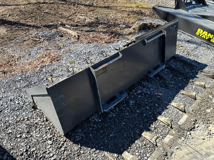 wildcat-78"-skid-steer-tooth-bucket-image-3