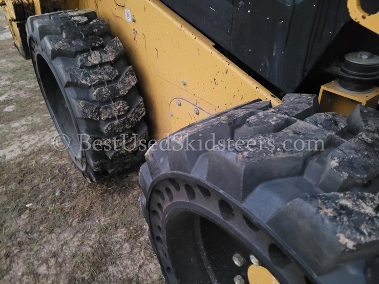 2023-caterpillar-262d3-image-11