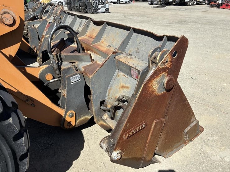 2009-case-721e-image-9