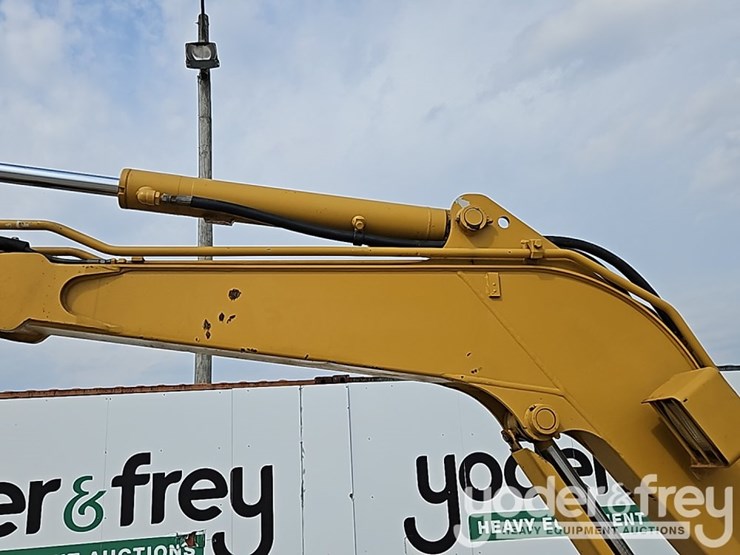 2014-takeuchi-tb235-image-11