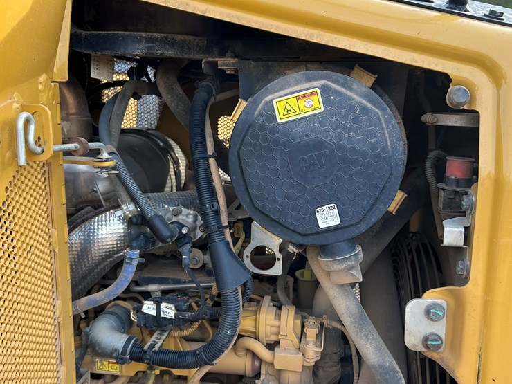 2023-caterpillar-d1-image-33