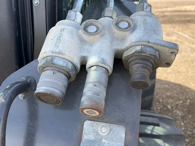 new-holland-l320-image-8