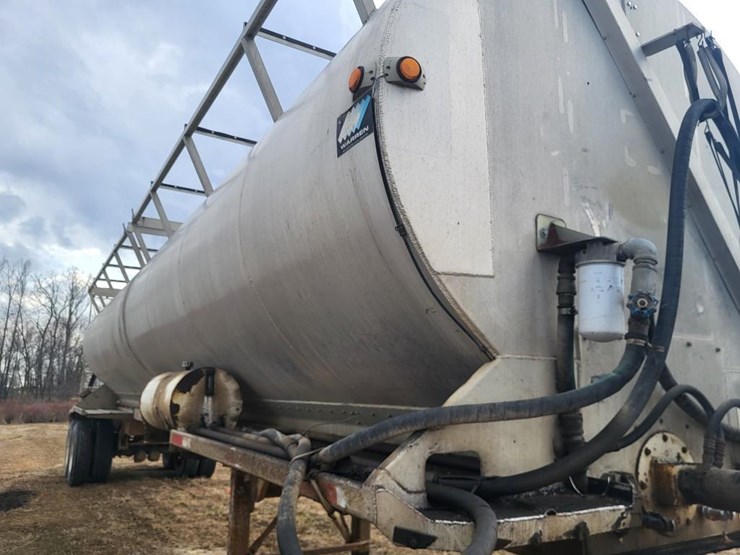 1996-warren-tandem-axle-feed-semi-trailer-image-46