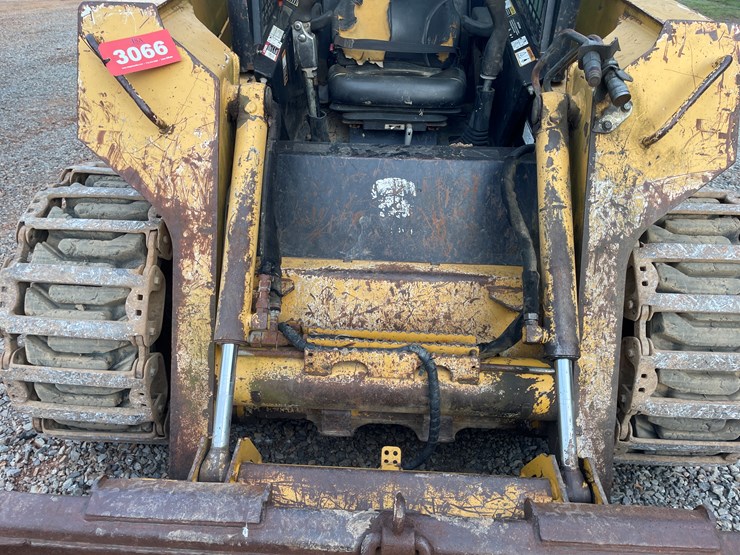 2006-deere-325-image-33