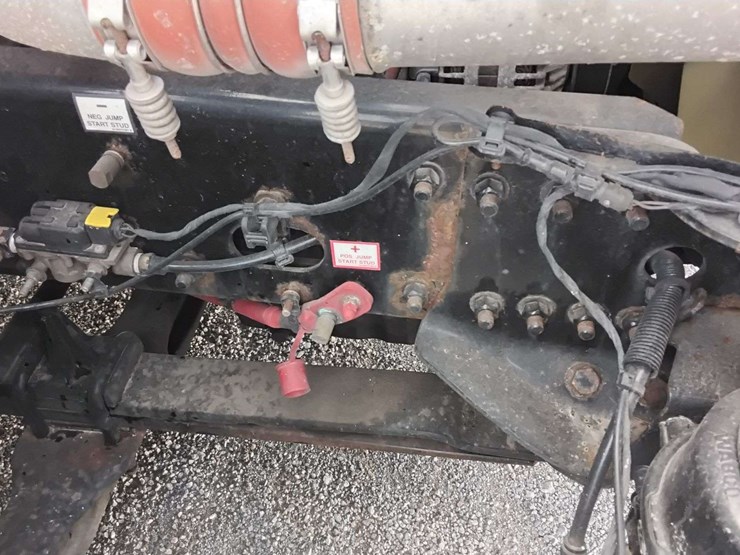 2020-freightliner-cascadia-126-image-59