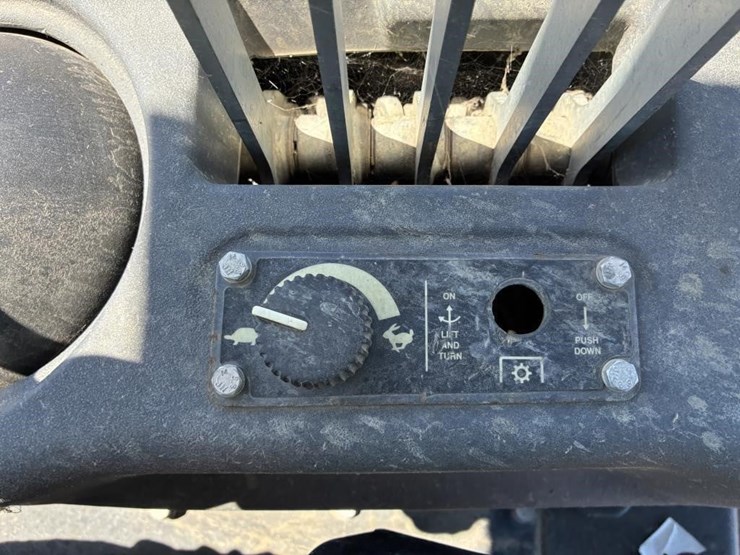 2017-deere-210lep-image-26