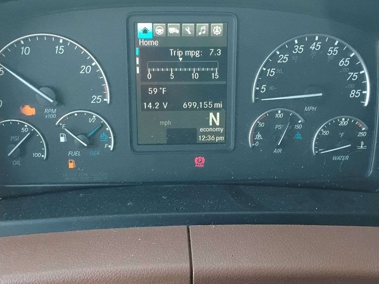 2020-freightliner-cascadia-126-image-19