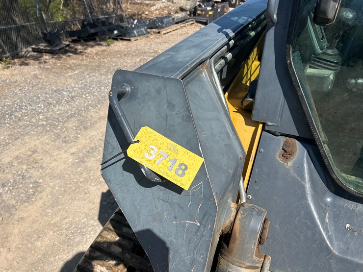 2015-deere-333e-image-15