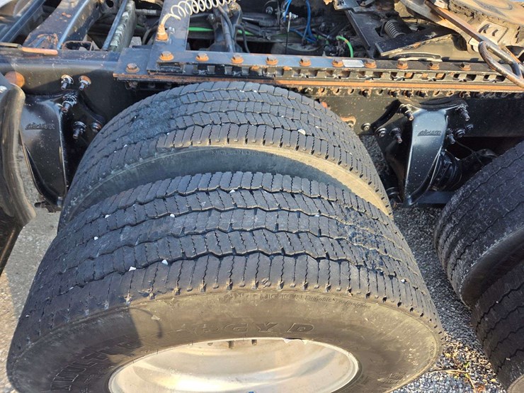 2018-freightliner-semi-3alxa7007jdjt5039-mileage:-image-9