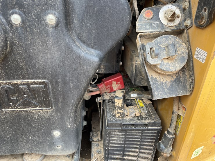 2016-caterpillar-299d2-xhp-image-33