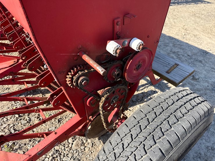 massey-ferguson-33-image-10