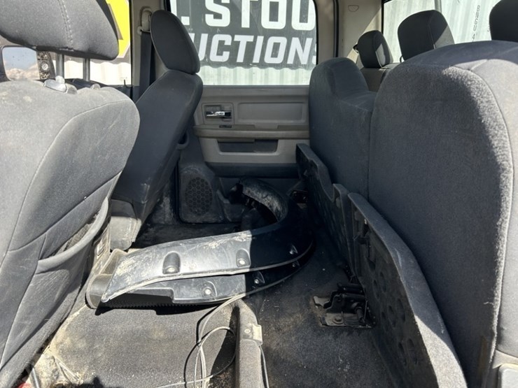 2010-dodge-ram-3500-image-18