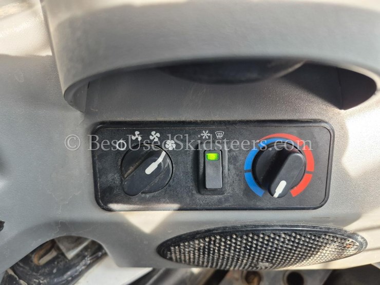 2023-bobcat-t770-image-26