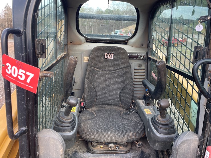 2017-caterpillar-259d-image-39