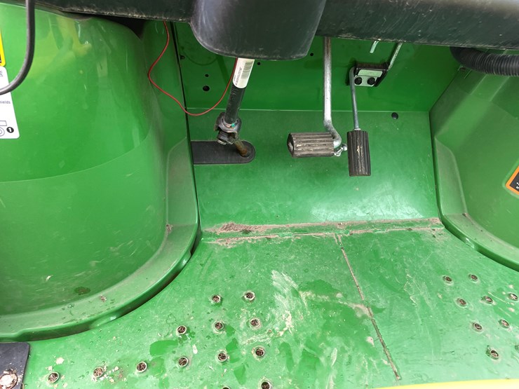 2013-john-deere-gator-image-18