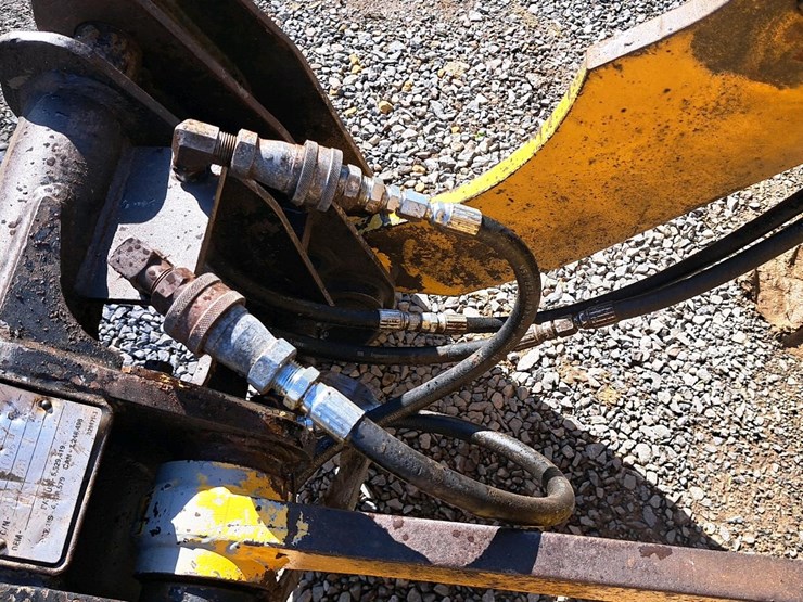 2001-deere-244h-image-25