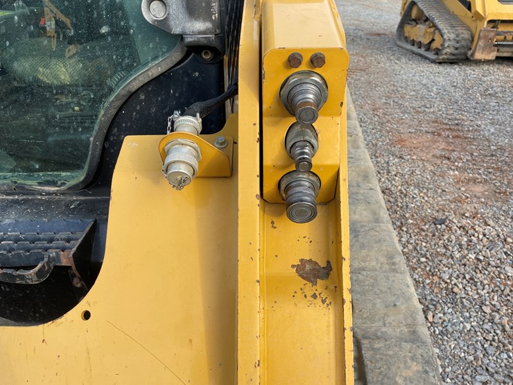 2017-caterpillar-259d-image-17