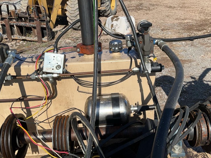 #200-•-iveco-power-unit-with-hydraulic-pumps-image-22